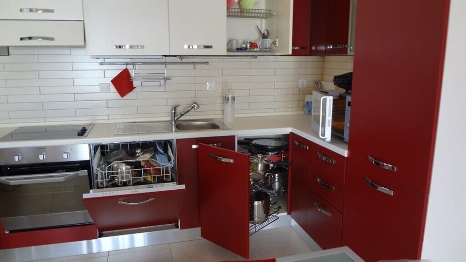 Deluxe Villa | Private kitchen | Full-size fridge, microwave, oven, dishwasher