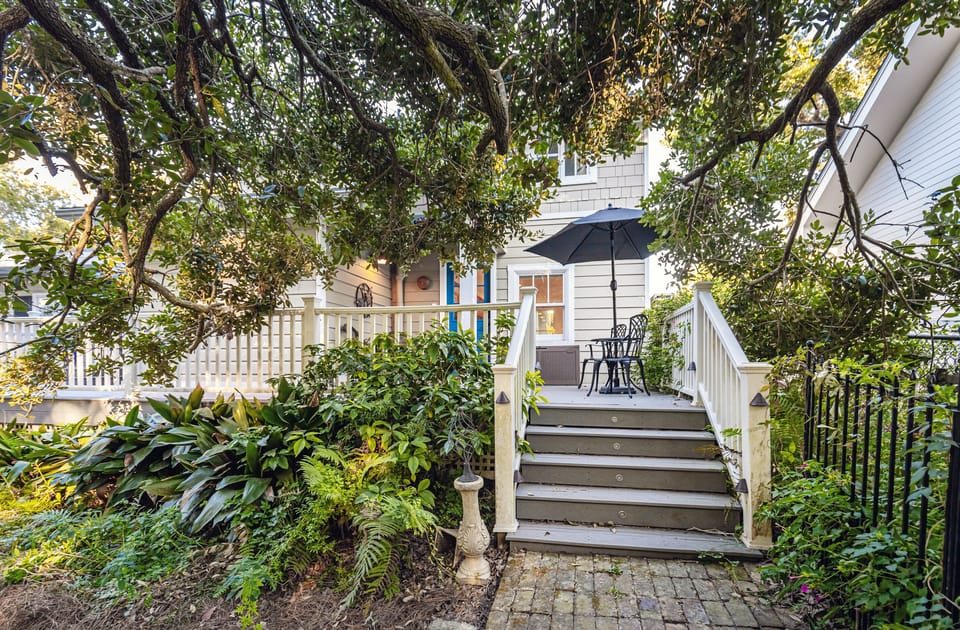 Entrance under the live oak