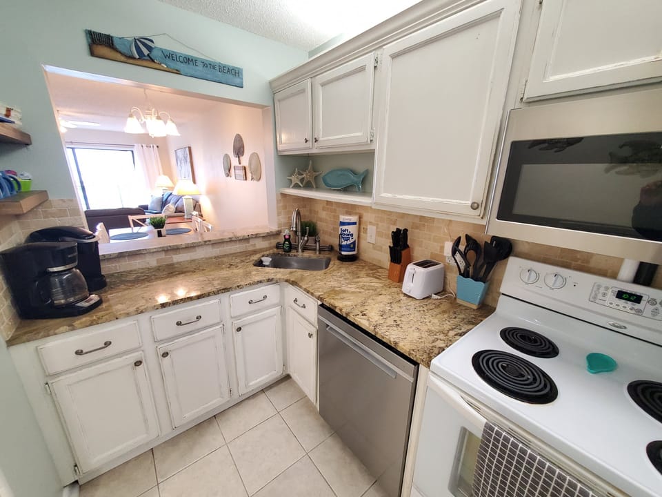 Condo, Multiple Beds, Balcony, Beach View (Summerhouse 433) | Private kitchen | Fridge, microwave, oven, stovetop