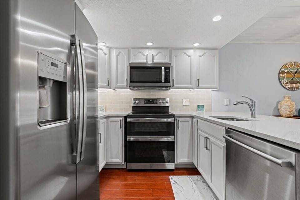 Condo, Multiple Beds, Balcony (Ocean Club 37) | Private kitchen | Fridge, microwave, oven, stovetop