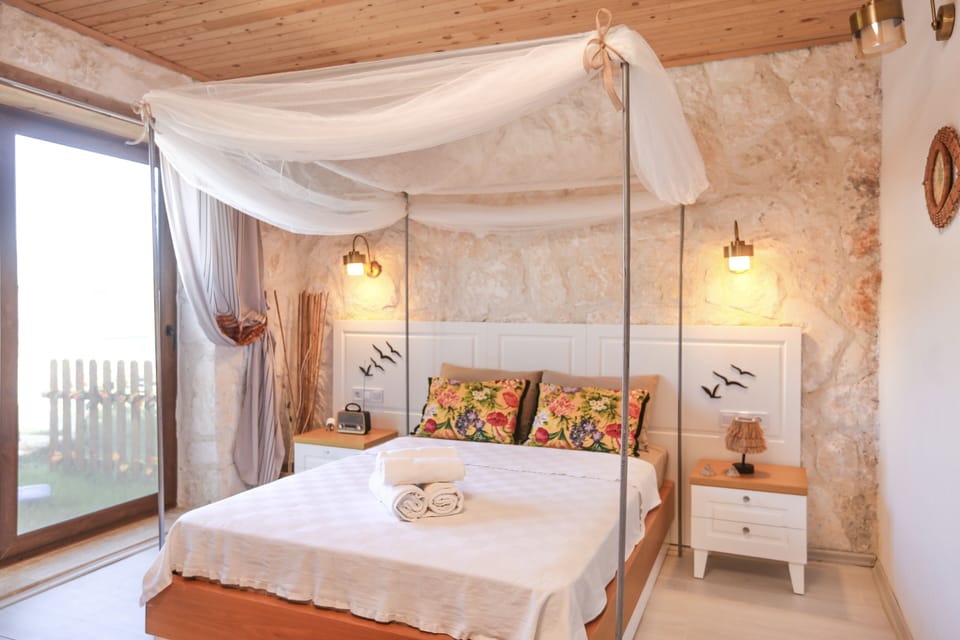 Comfort Room | Premium bedding, individually decorated, individually furnished, desk