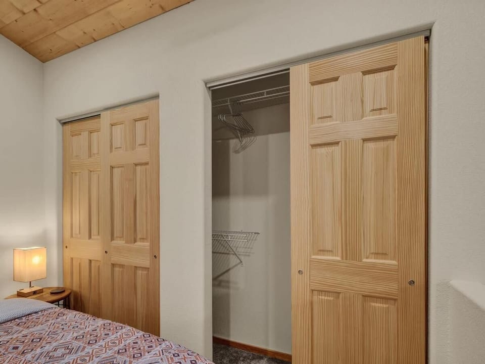 Loft Bedroom Storage & Wardrobe