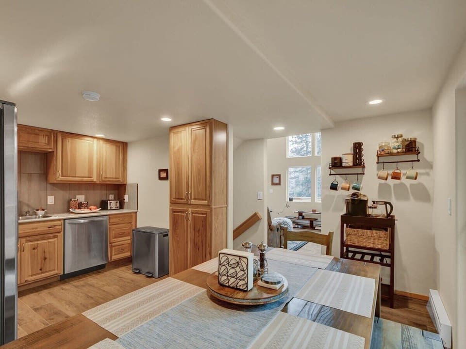 Bright, Open-Plan Kitchen & Dining Area