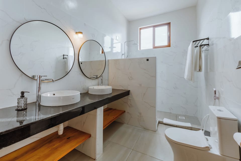 Shower, free toiletries, hair dryer, bathrobes