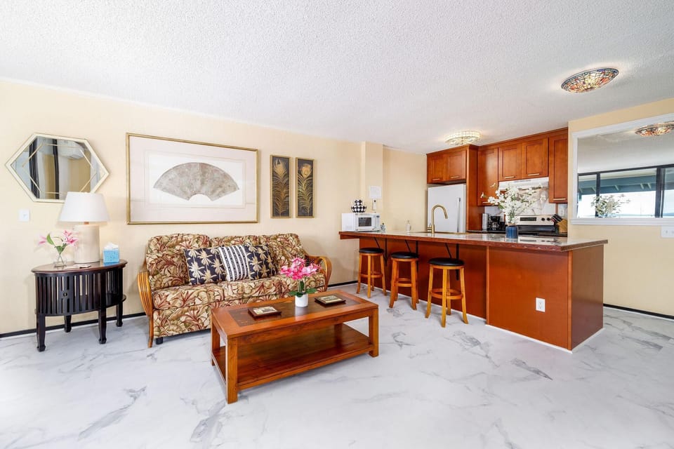 Condo, 1 King Bed with Sofa bed (Kona Reef A-34) | Interior