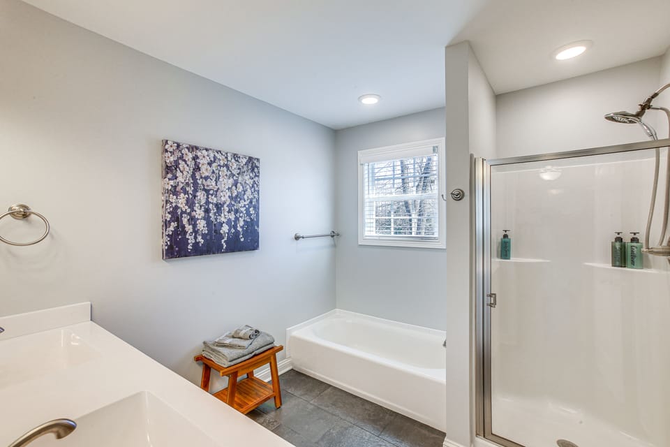 Bathroom | Complimentary Toiletries | Towels Provided