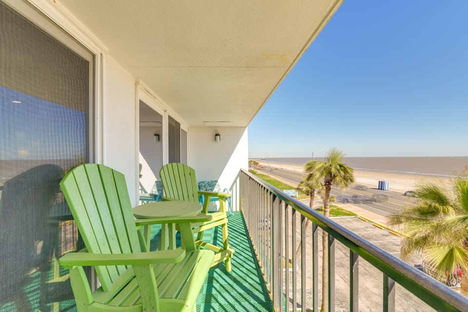 Private Balcony | Single-Story Unit | 4th-Floor Condo | Keyless Entry