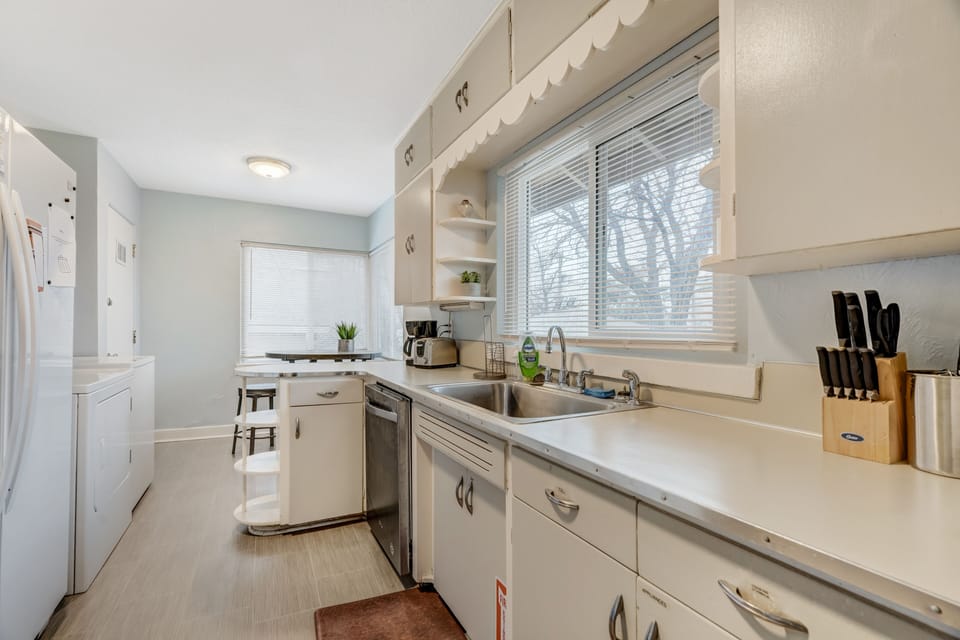 House | Private kitchen | Fridge, microwave, oven, dishwasher