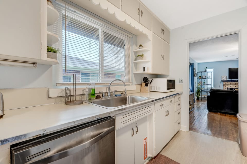 House | Private kitchen | Fridge, microwave, oven, dishwasher