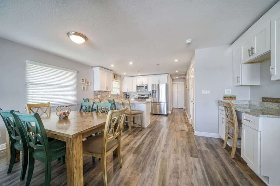 Dining Table, Kitchen, and Workspace Perfectly Suited for All Your Vacation Needs
