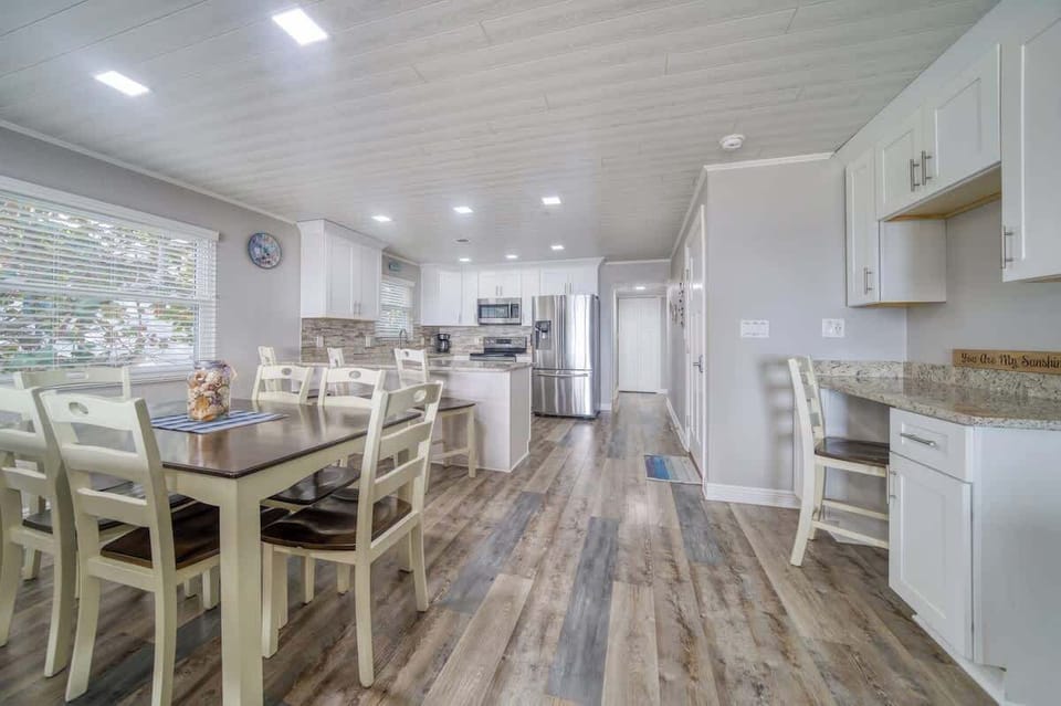 Dining Table, Kitchen, and Workspace Perfectly Suited for All Your Vacation Needs