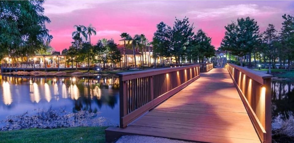 Terra Verde bridge over lake