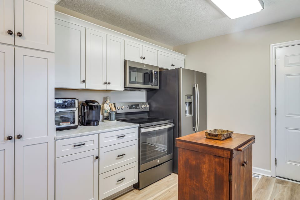 Kitchen | Trash Bags/Paper Towels | 1st Floor