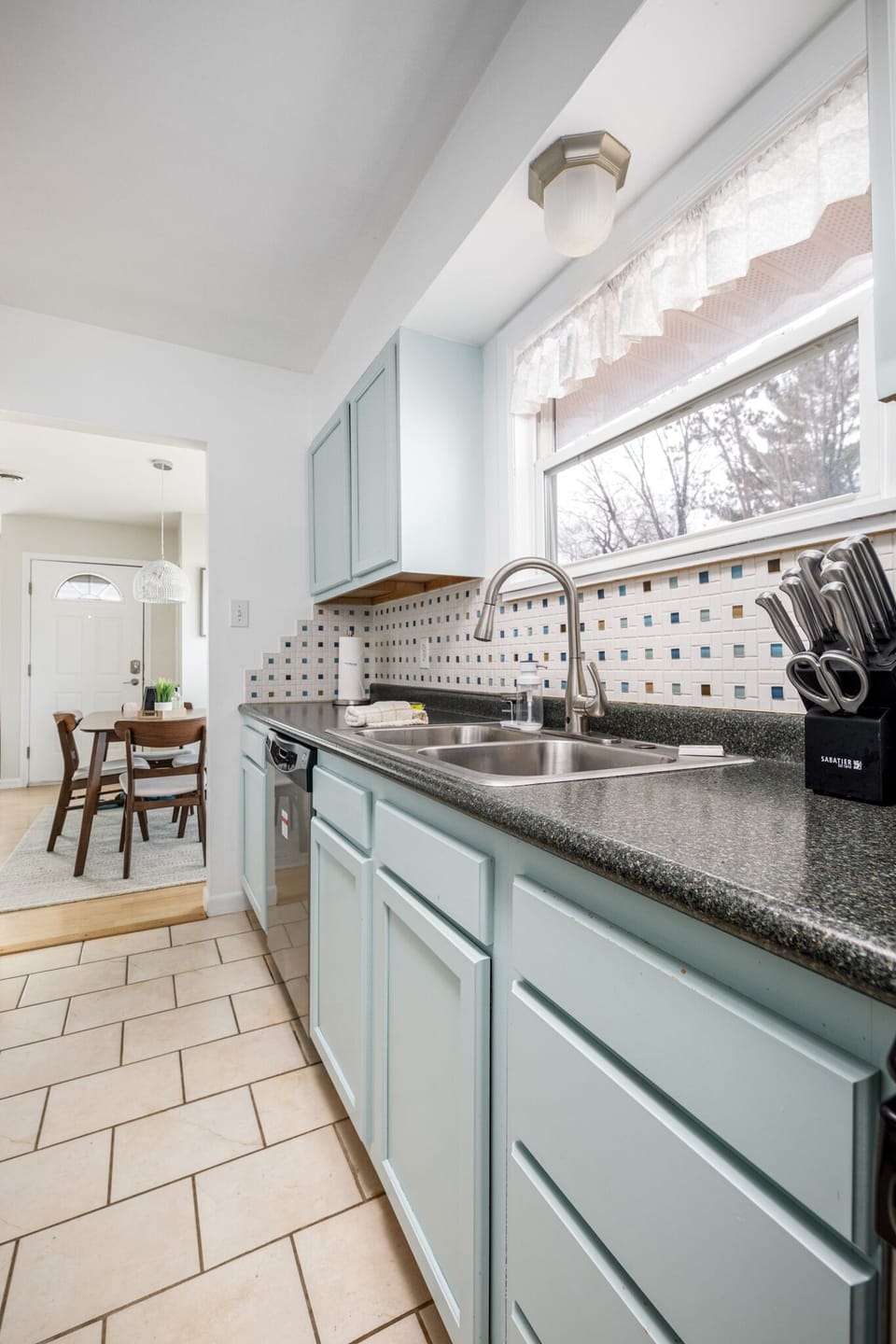 Connected kitchen & dining area w/ open layout that keeps everyone part of the action