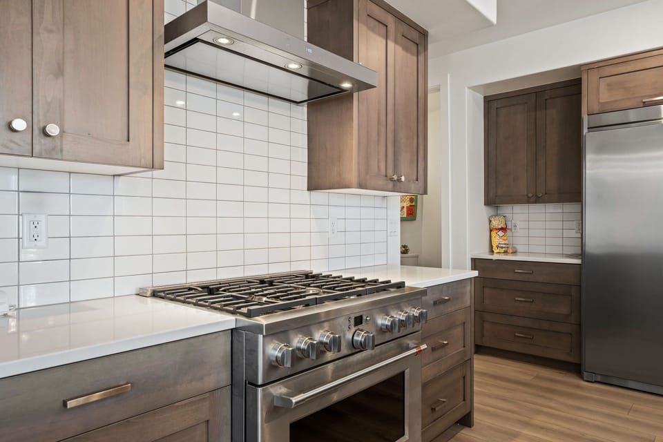 House, 6 Bedrooms | Private kitchen | Fridge, oven, coffee/tea maker, toaster