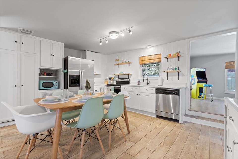 Cook & enjoy a meal together in the kitchen
