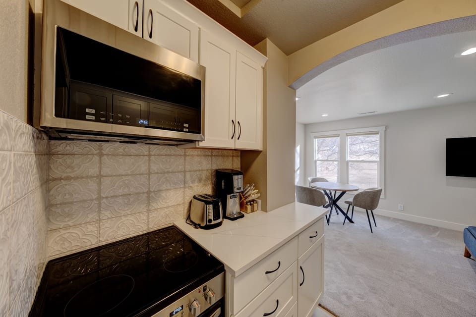 Toaster, Coffee pot, cutting knives, pots and pans, dishes, plates and cups.