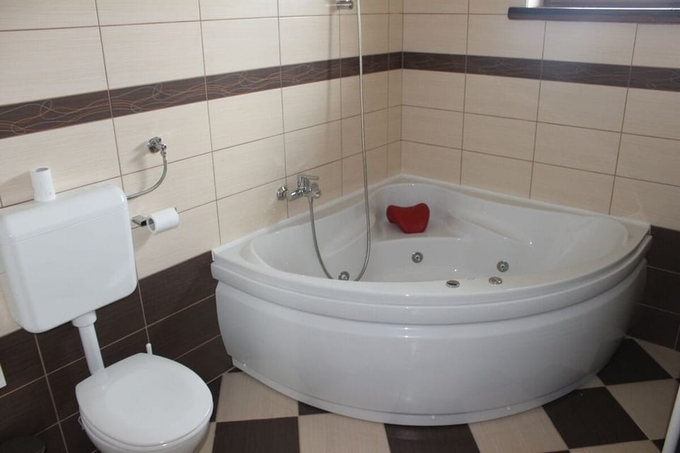 Comfort Room | 1 bedroom, desk, laptop workspace, WiFi (free)