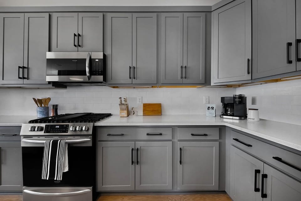 The kitchen provides the perfect space for the chefs of the group to prepare fresh meals, with local ingredients from nearby The Bottega at Frankie's.