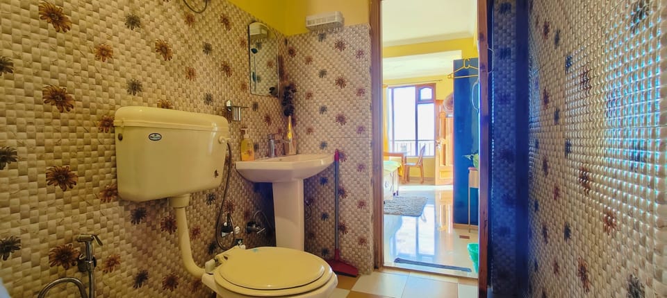Premium Double Room | Bathroom | Free toiletries, hair dryer, slippers, bidet
