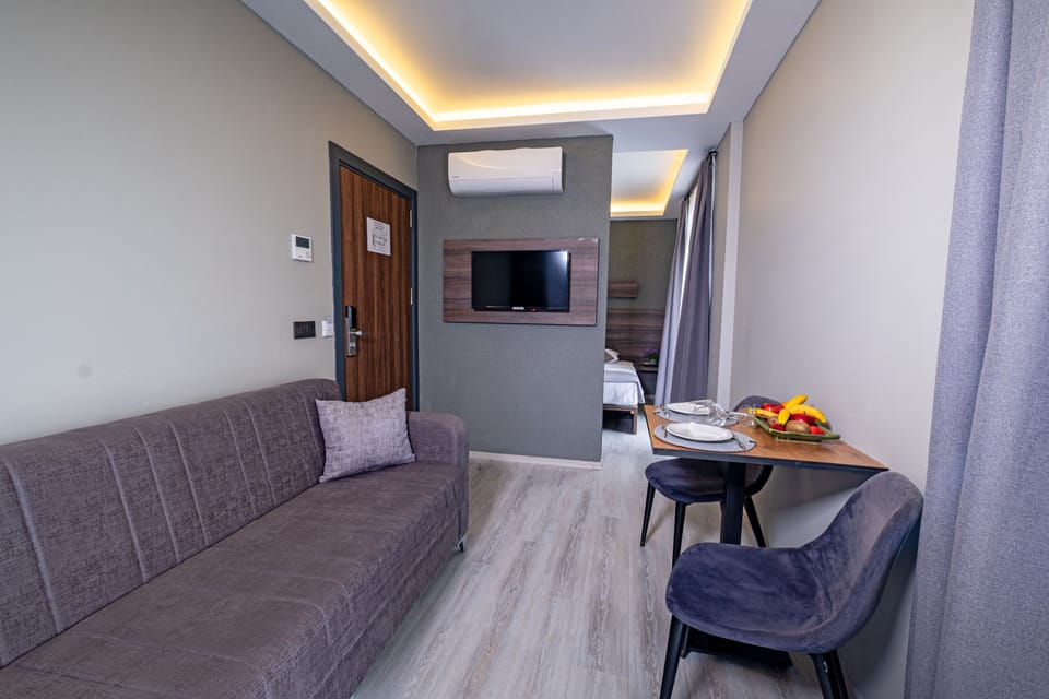 Deluxe Room | Minibar, free WiFi, bed sheets