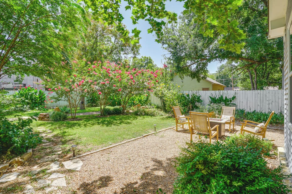 Private Yard | Fire Pit