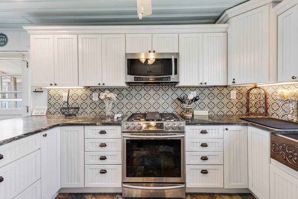 This fully stocked kitchen includes a gas stove & the stock pots to cook those low country boils over.