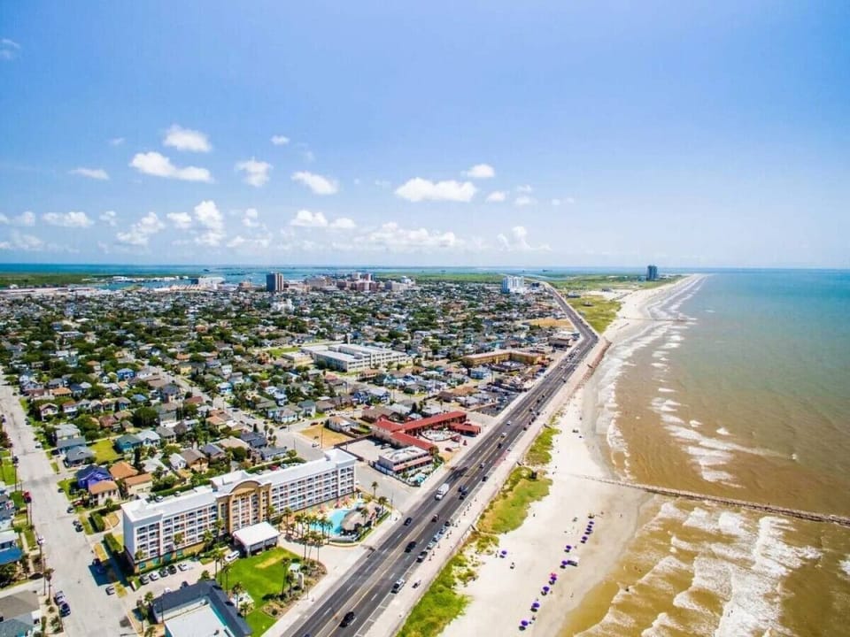 All Galveston Attractions only a quick 30 minute commute