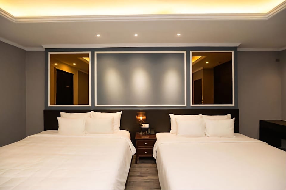Deluxe Double Room | In-room safe, desk, soundproofing, free WiFi