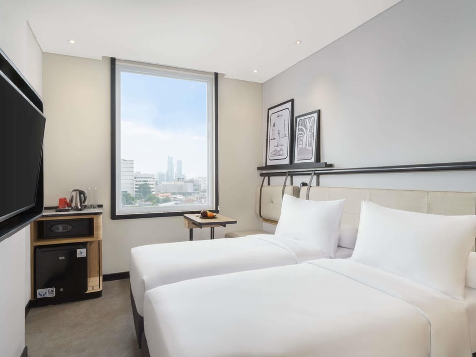 Standard Room, 2 Twin Beds | In-room safe, desk, soundproofing, free WiFi