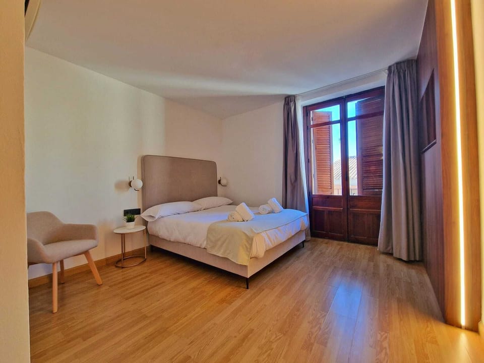 Deluxe Double Room | Egyptian cotton sheets, premium bedding, down comforters