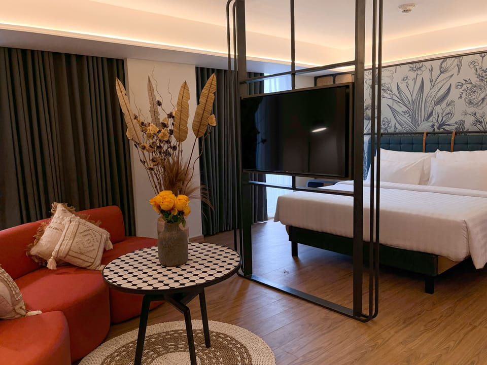 Suite | Minibar, laptop workspace, free WiFi, bed sheets