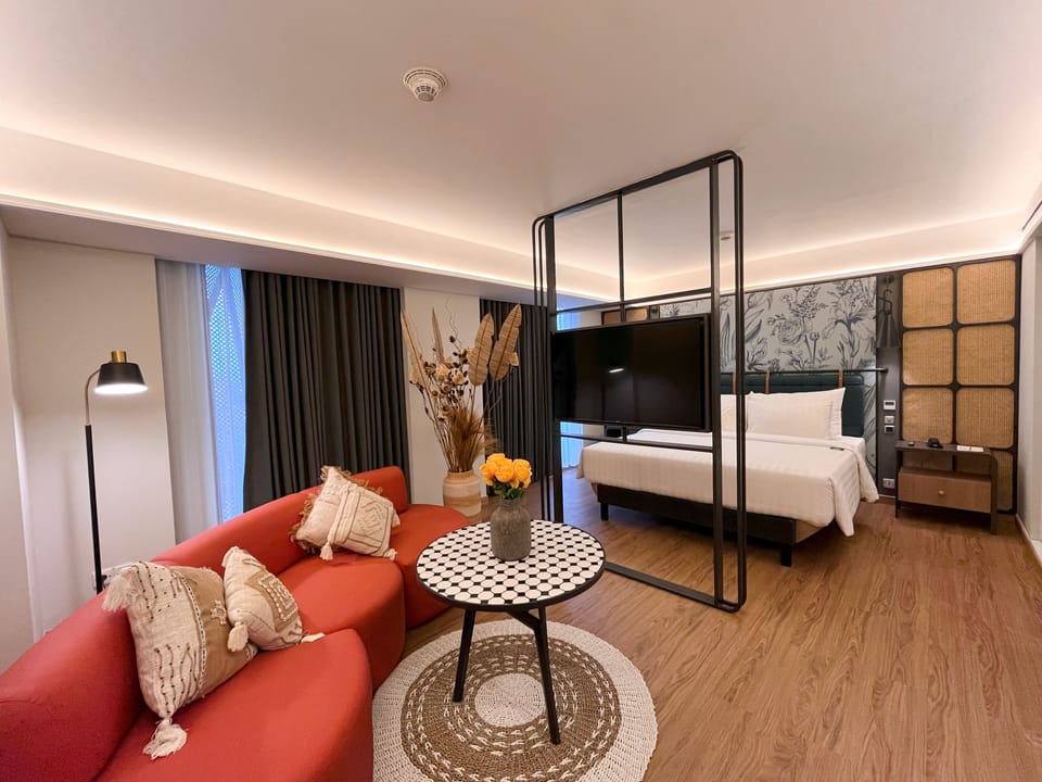 Suite | Minibar, laptop workspace, free WiFi, bed sheets