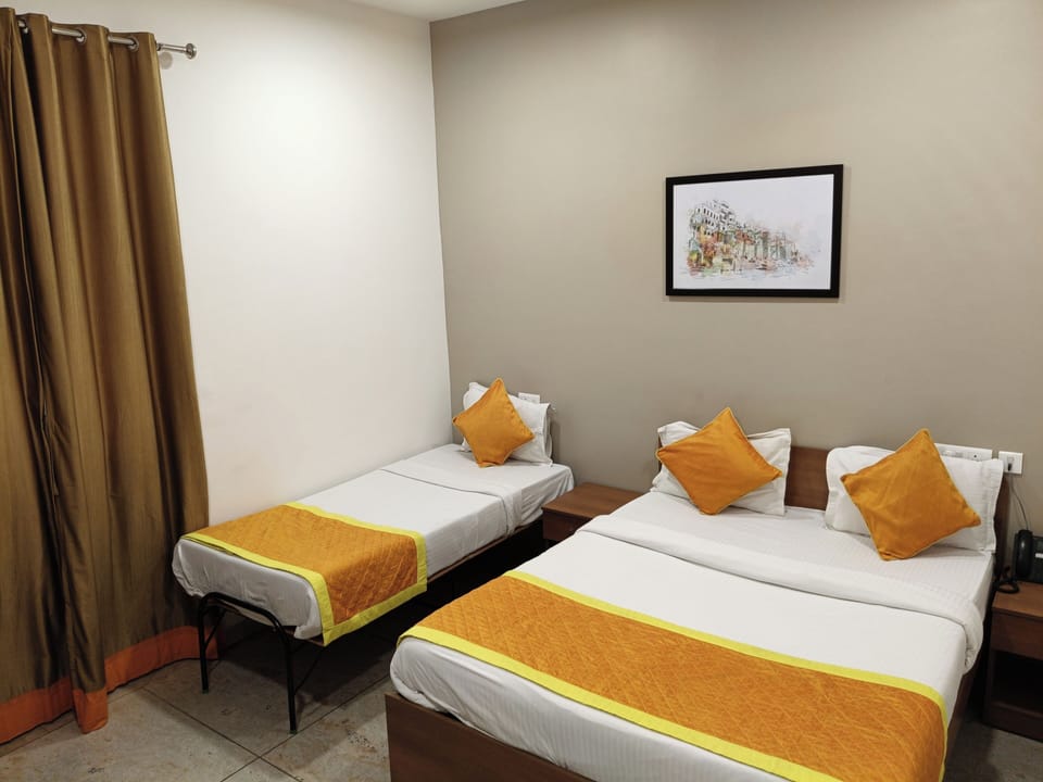 Superior Triple Room | Down comforters, in-room safe, desk, laptop workspace
