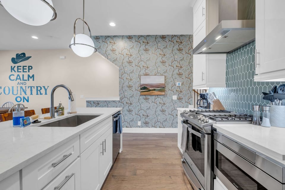 *The kitchen is fully stocked with all the kitchen essentials that you will need for cooking while in Nashville.