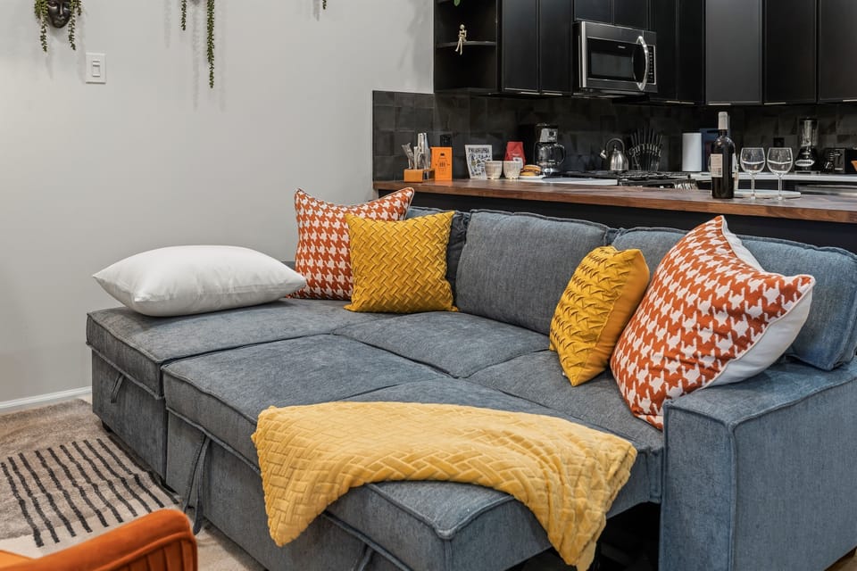 Extra room for guests, or more space to lounge. The sofa easily converts for ultimate flexibility.