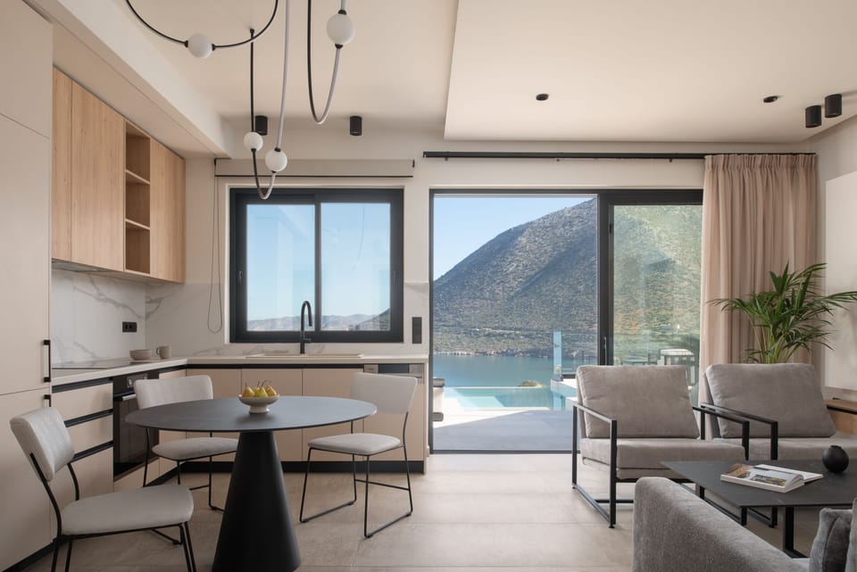 The bright & well-equipped kitchen is perfect for culinary gatherings. 
