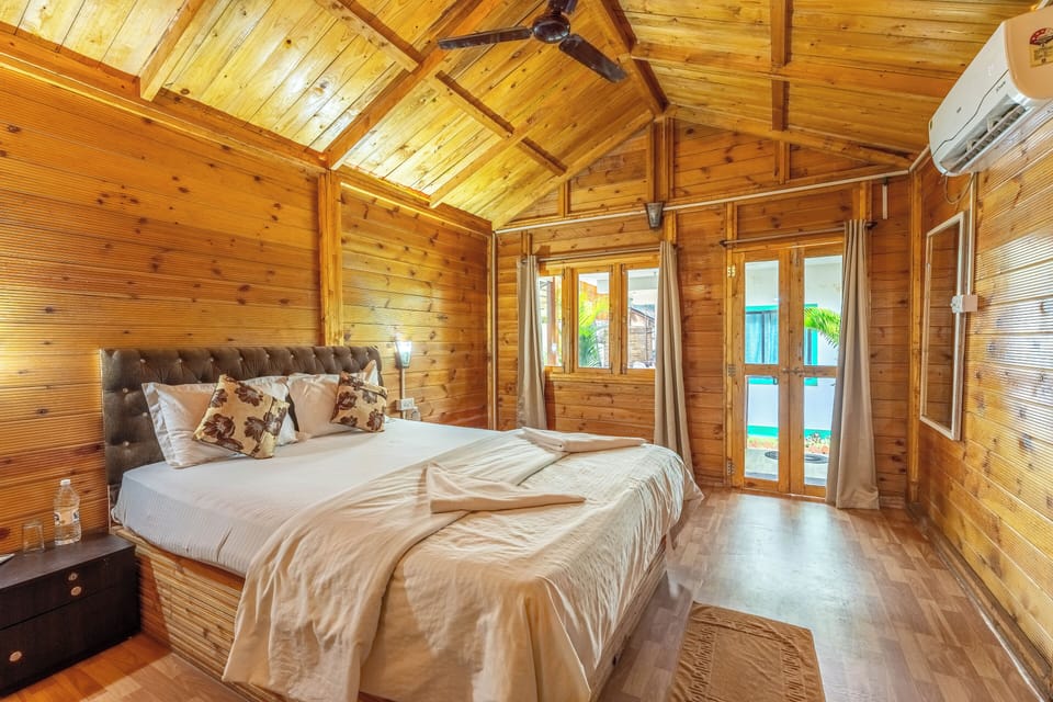 Deluxe Room | WiFi (free), bed sheets