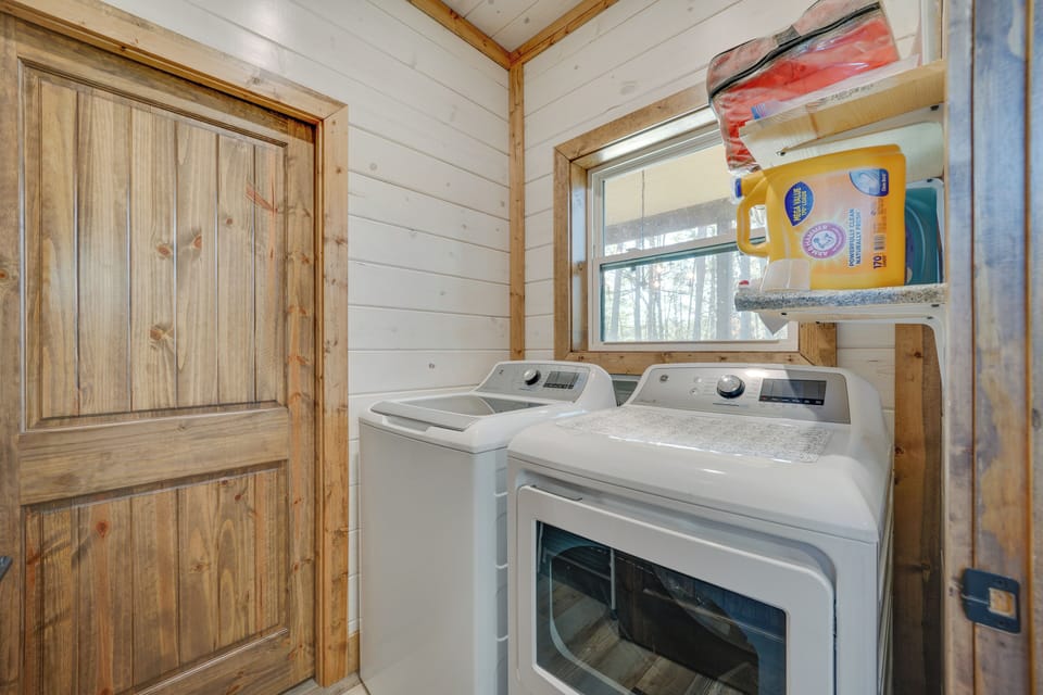 Two King Suites, Bunk Loft With Games, Hot Tub Cottage in Oklahoma