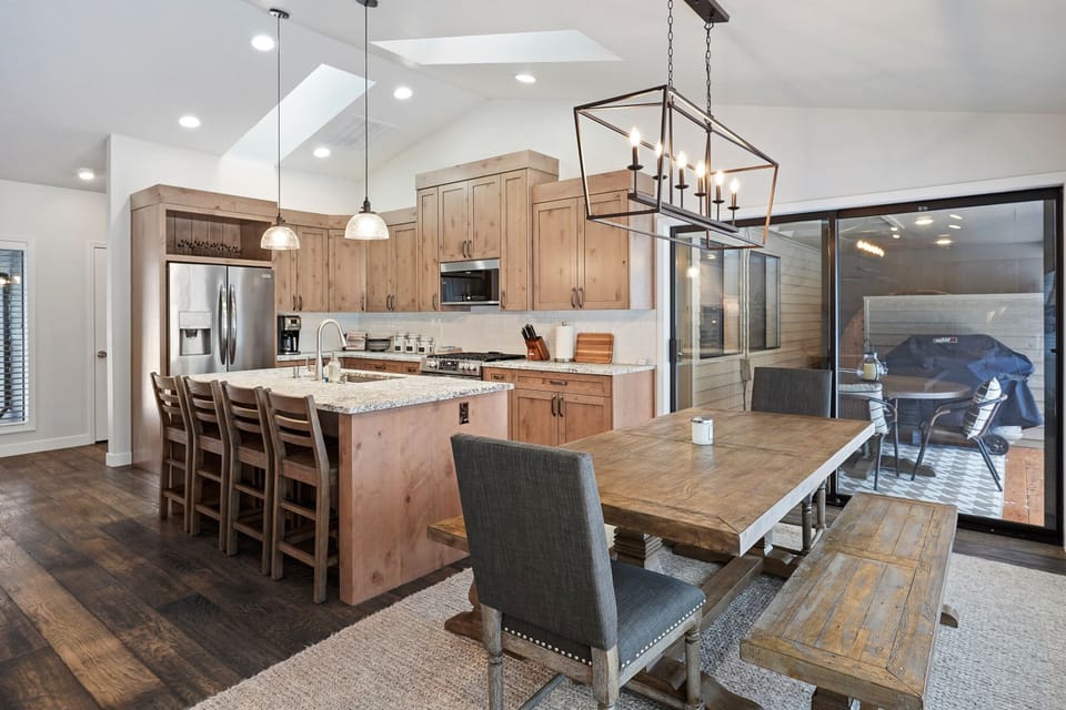House, 4 Bedrooms | Private kitchen | Fridge, oven, stovetop, coffee/tea maker