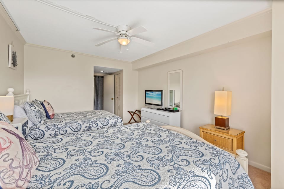 So much space in this 2nd bedroom.