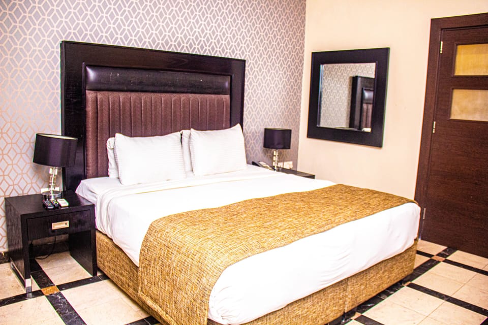 Royal Room, 1 Bedroom, Non Smoking | Desk, laptop workspace, free WiFi