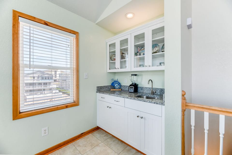 Top Level Wet Bar