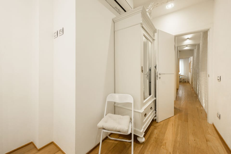 Comfort Apartment | 2 bedrooms, premium bedding, down comforters, individually decorated