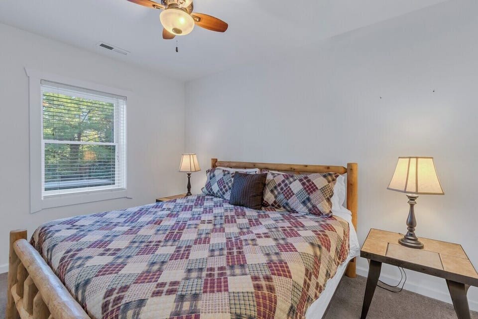 1st Floor King Bedroom