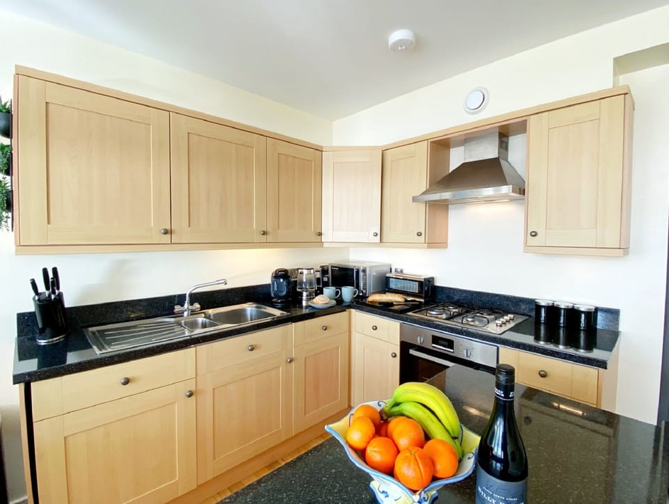 Sea View Apartment, 7 Ellington Court, Torquay - well equipped kitchen