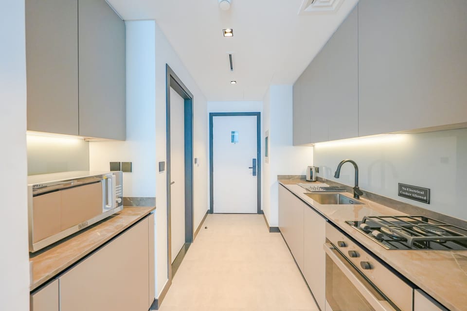 Design Studio | Private kitchen | Fridge, microwave, oven, dishwasher
