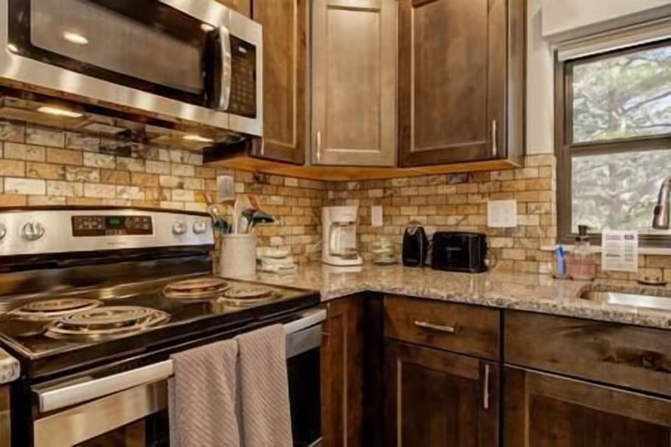 Kitchen Area (1)