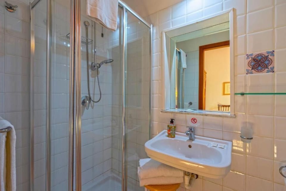 Panoramic Room, Sea View | Bathroom | Free toiletries, hair dryer, bidet