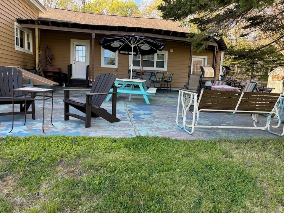 Outdoor patio comfotrably can host 20